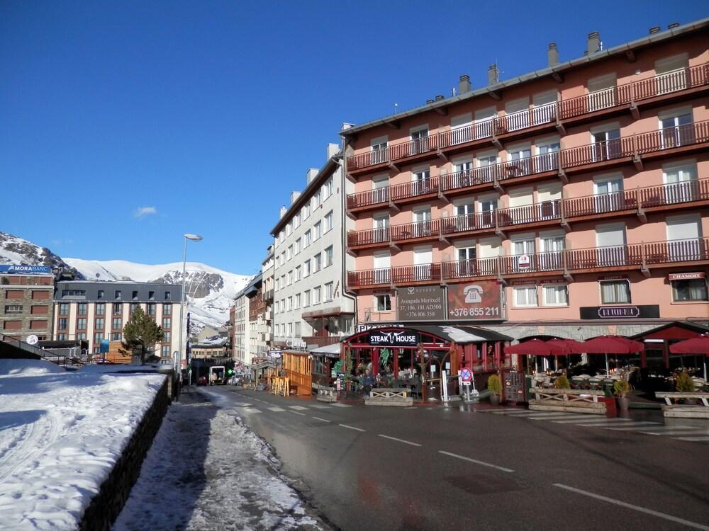 Apartamentos Pie De Pistas Mikka 3000 パス・デ・ラ・カサ エクステリア 写真